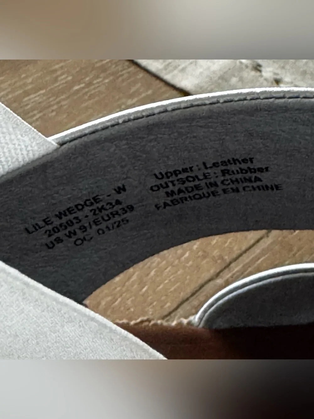 Tommy Bahama/OluKai Lile Wedge Sandals, Silver/White, NWT, Women’s Size 9